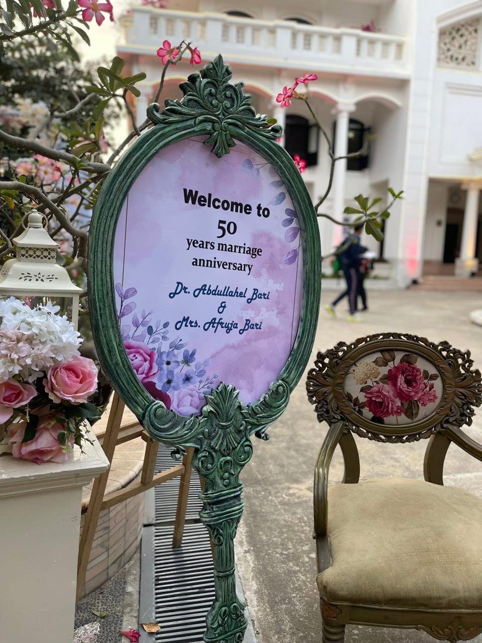 Anniversary welcome sign decor